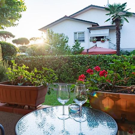 Apartment Holiday Versilia Camaiore Buitenkant foto